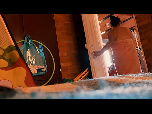 ❤️ Mein Onkel folgt mir in die Dusche, er fickt mich, während ich dusche. ❤❌ Sex video bei uns