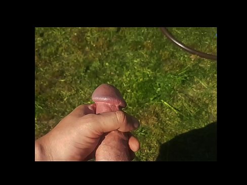 ❤️ Hot Hottie bekommt ihre rosa Pussy gefickt und spritzt in einem Sommergarten ab ❤❌ Sex video bei uns