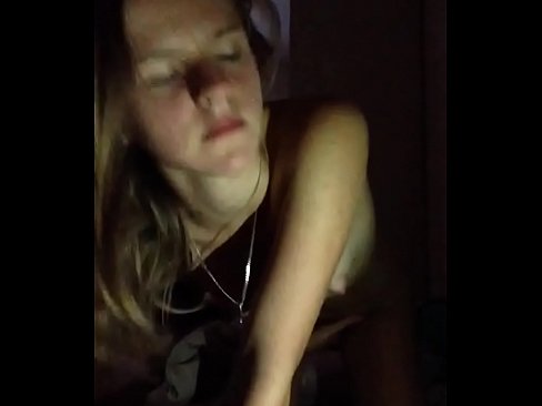 ❤️ Ein Mädchen masturbiert und wichst ❤❌ Sex video bei uns