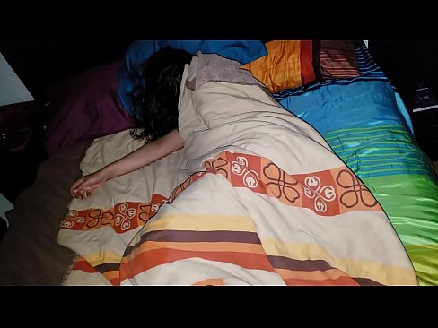 ❤️ Stiefsohn beschimpft seine junge Stiefmutter, während sie schläft. ❤❌ Sex video bei uns
